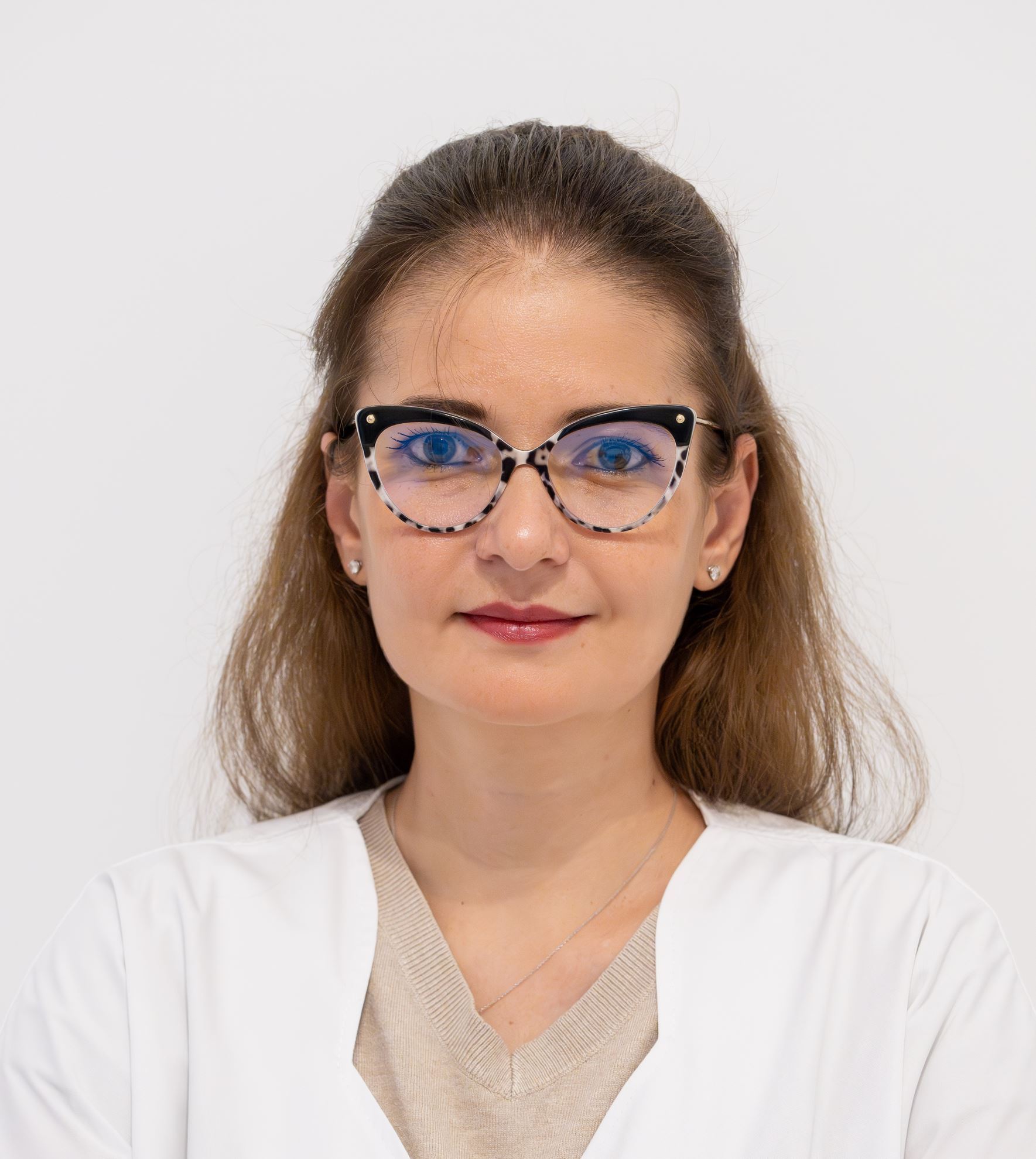 Dr. Haradja Elena Flavia