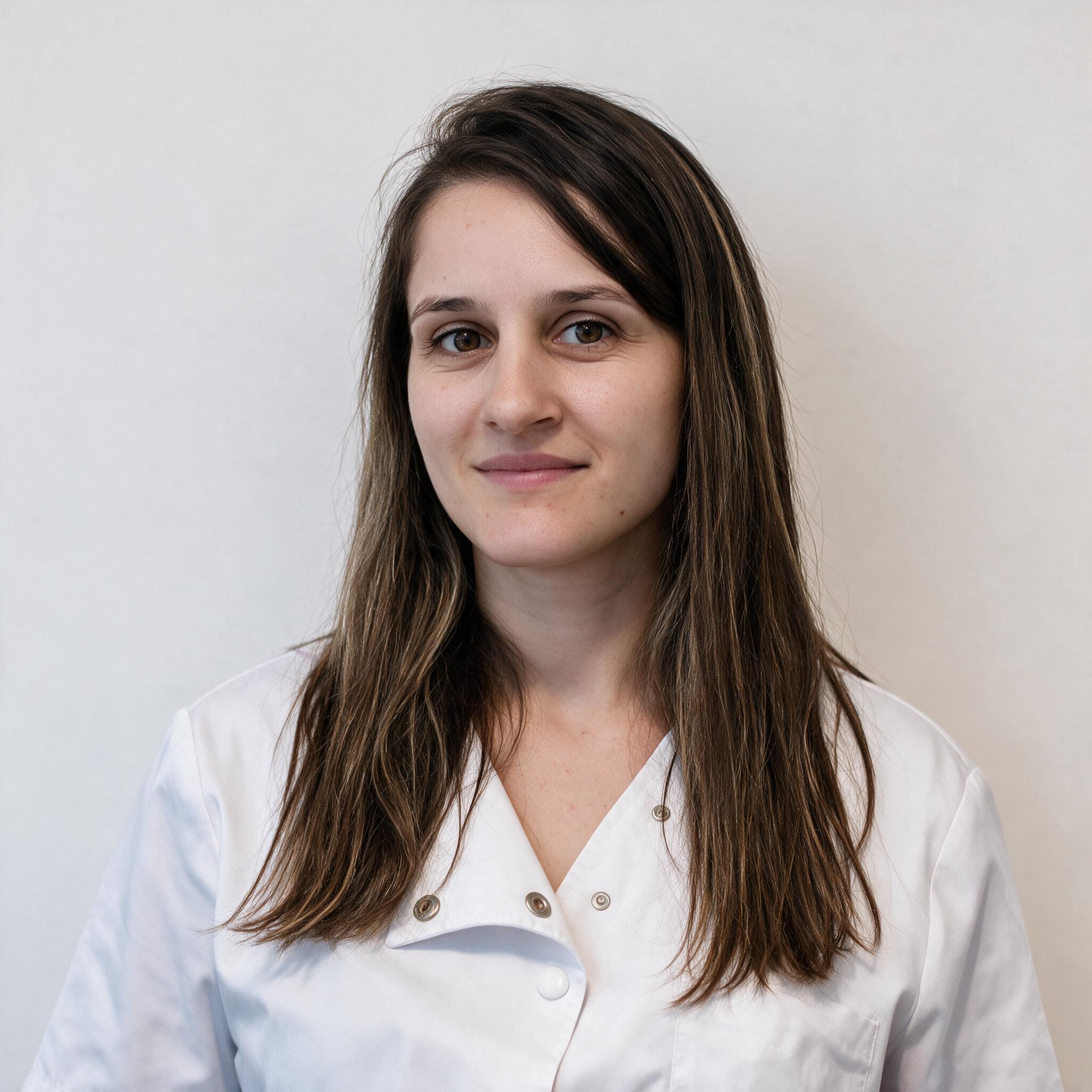 Dr. Perva Iulia-Teodora